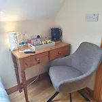 Compact Double Ensuite In * Листоуэл