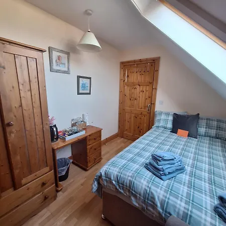 Compact Double Ensuite In