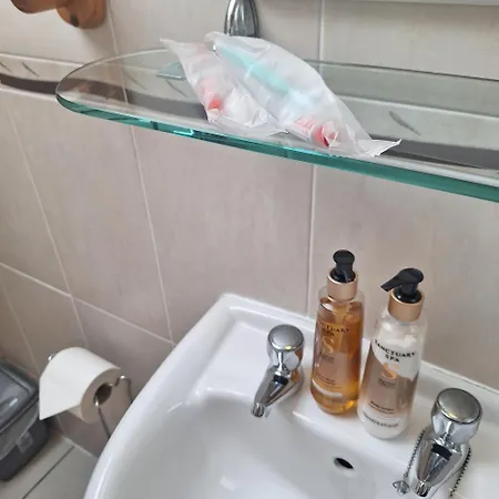 Compact Double Ensuite In Проживание в семье